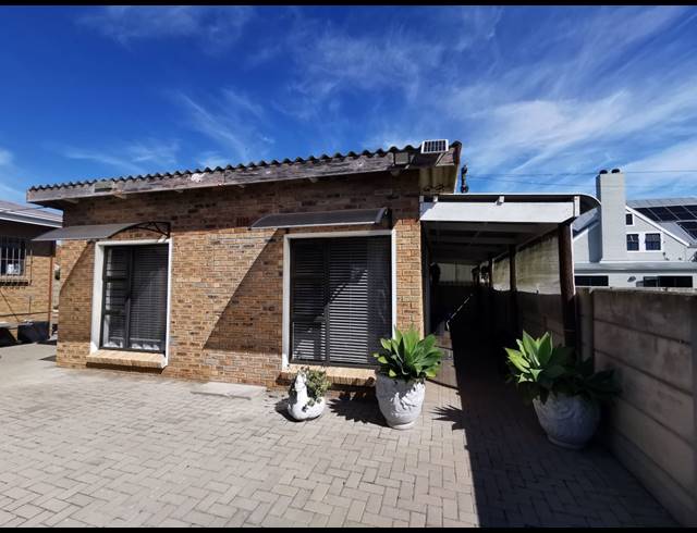 1 BEDROOM FLAT TO LET IN DWARSKERSBOS